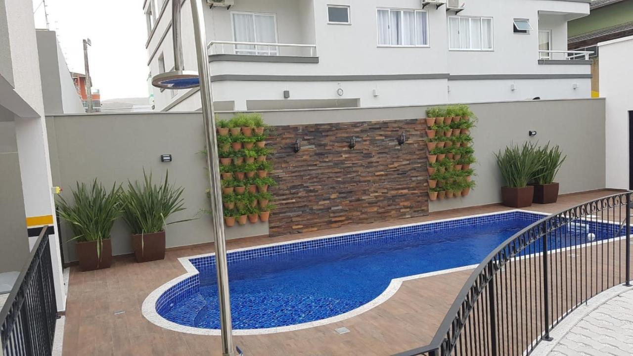 Var-101A Dpto Amplio En Condominio Cerrado Con Piscina Bombinhas Dış mekan fotoğraf
